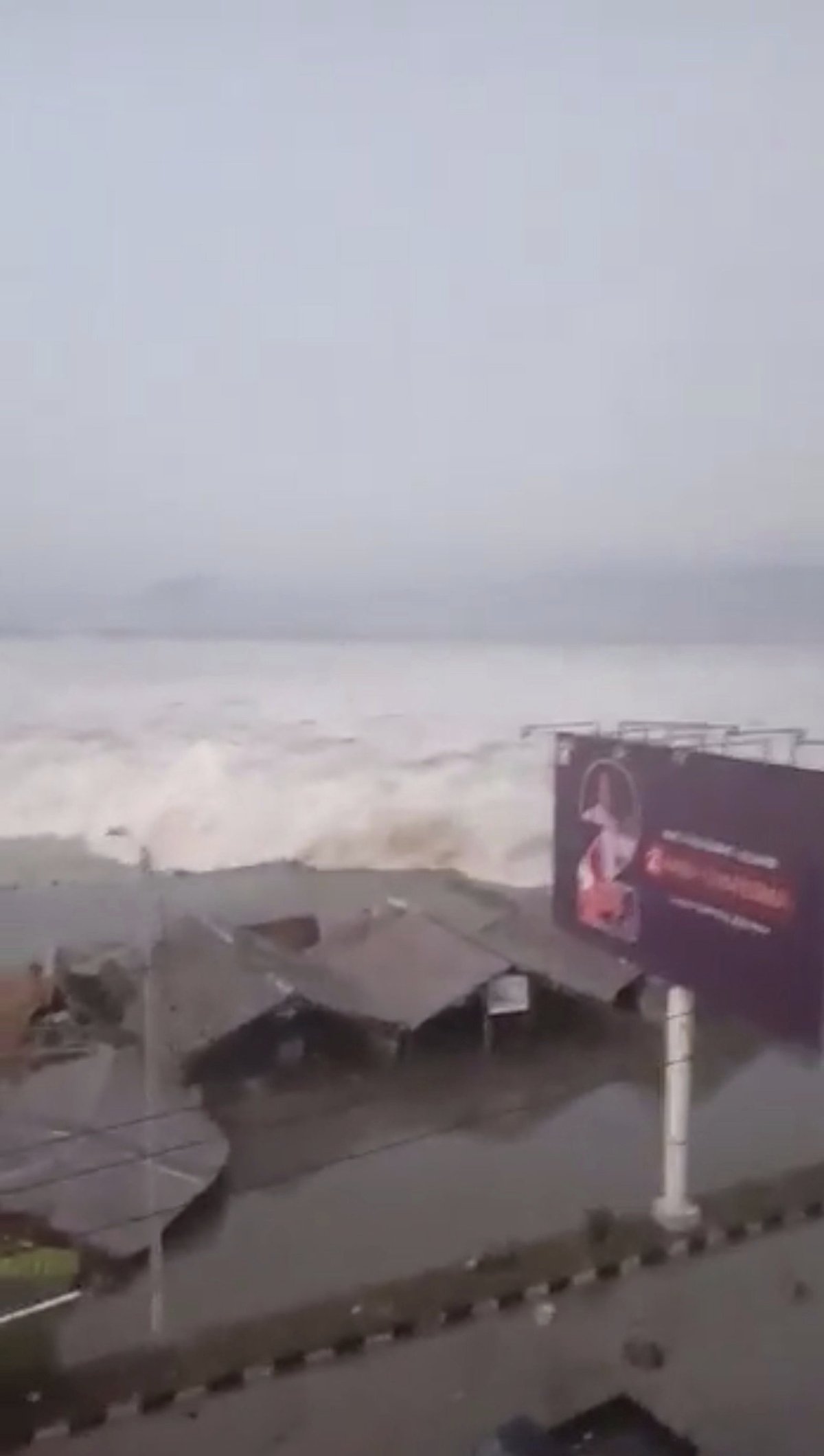 Zemětřesení z 28.9.2018 a následná tsunami zpustošily ostrov Sulawesi