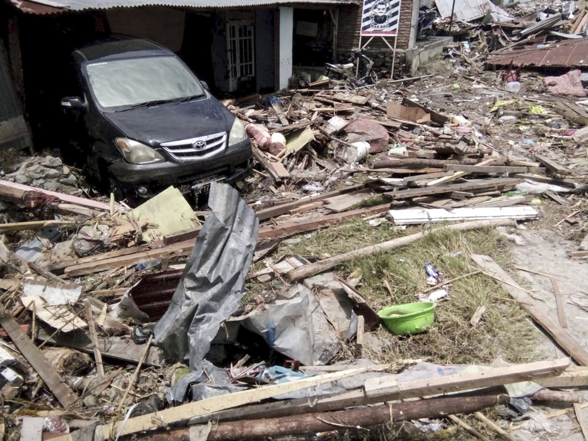 Zemětřesení z 28.9.2018 a následná tsunami zpustošily ostrov Sulawesi