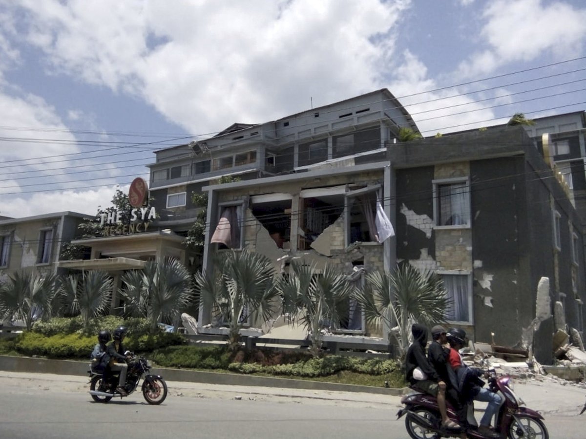 Zemětřesení z 28.9.2018 a následná tsunami zpustošily ostrov Sulawesi