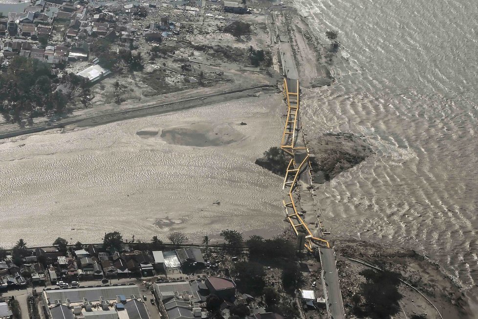 Zkáza na indonéském ostrově Sulawesi: Zasáhlo jej zemětřesení a následná tsunami