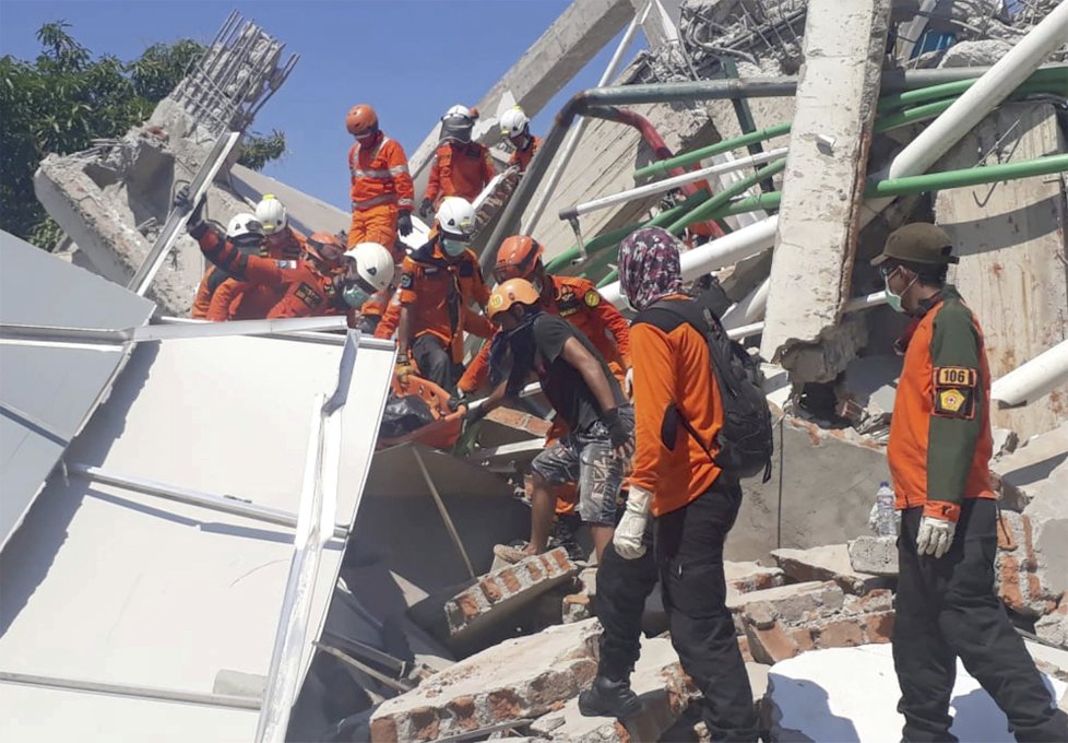 Zkáza na indonéském ostrově Sulawesi: Zasáhlo jej zemětřesení a následná tsunami