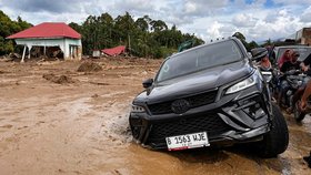 Sumatra: Pátrání po obětech ničivých záplav (30. 11. 2025)