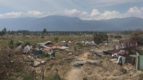 Indonéská vesnice Petoba zcela zmizela pod nánosem bahna, pohřbeno v něm může být až tisíc lidí.