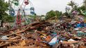 Vlna tsunami, která o víkendu zpustošila indonéské pobřeží Sundského průlivu, si vyžádala nejméně 429 mrtvých. (25.12.2018)