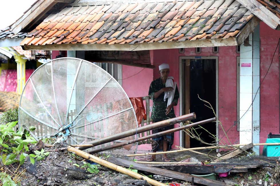 Nejméně 281 mrtvých a více než tisíc zraněných si v Indonésii vyžádala ničivá vlna tsunami. Dalších 57 lidí se pohřešuje, a tak počet obětí nejspíše ještě stoupne. (24.12.2018)