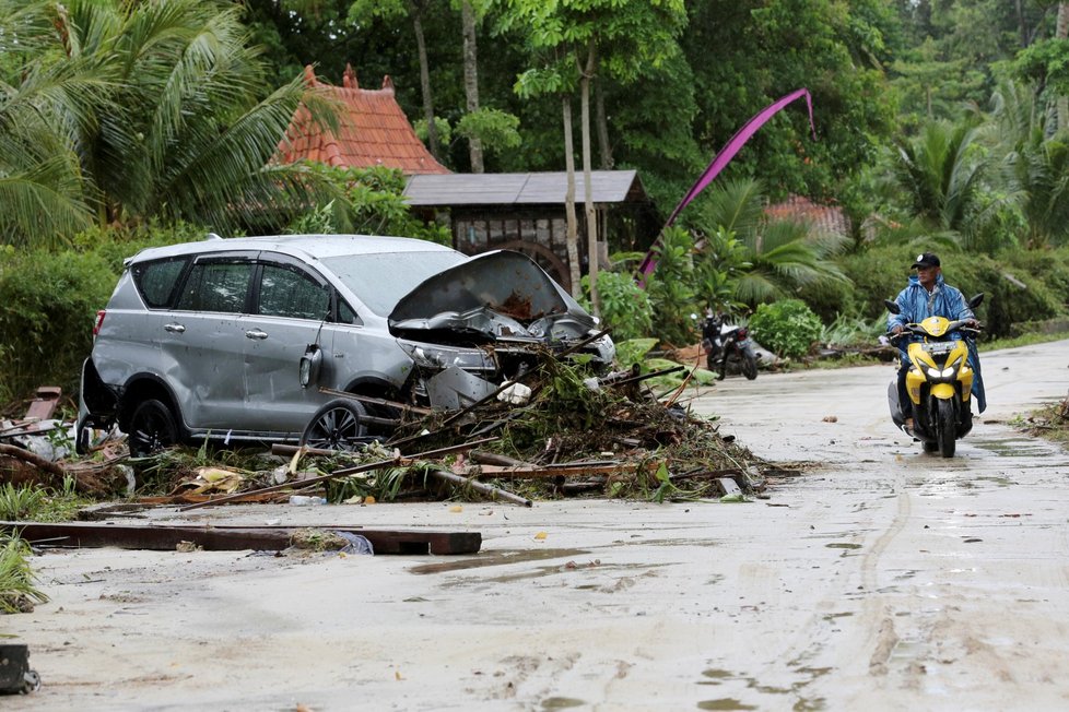 Nejméně 281 mrtvých a více než tisíc zraněných si v Indonésii vyžádala ničivá vlna tsuunami. Dalších 57 lidí se pohřešuje, a tak počet obětí nejspíše ještě stoupne. (24.12.2018)