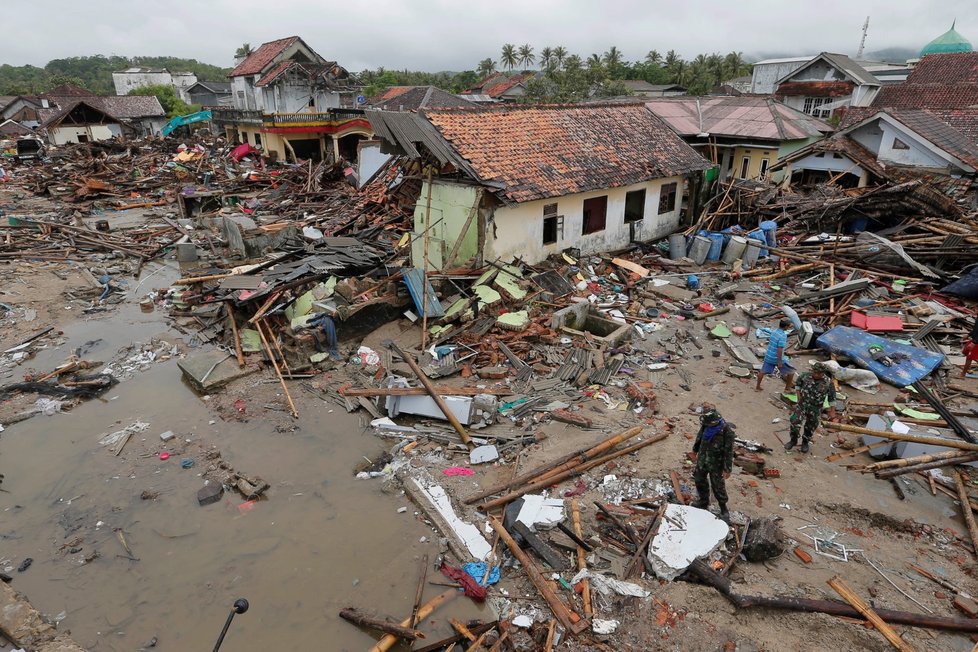 Vlna tsunami, která o víkendu zpustošila indonéské pobřeží Sundského průlivu, si vyžádala nejméně 429 mrtvých. (25.12.2018)