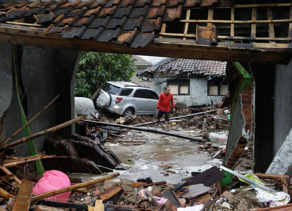 Indonésie se vzpamatovává z ničivé vlny tsunami, která si vyžádala víc než 420 obětí. (26.12.2018)