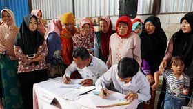 Volby v Indonésii nepřežilo přes 270 volebních komisařů
