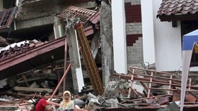 Indonésii ve středu postihlo silné zemětřesení