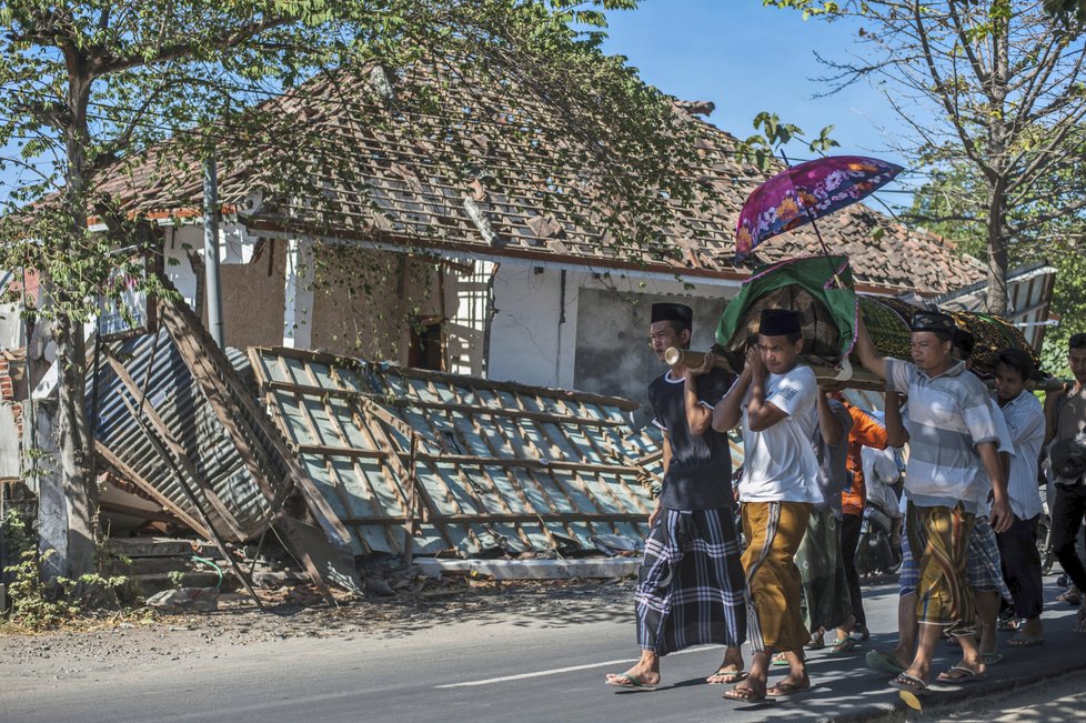 Indonéským ostrovem Lombok otřáslo další zemětřesení, (19.08.2018).