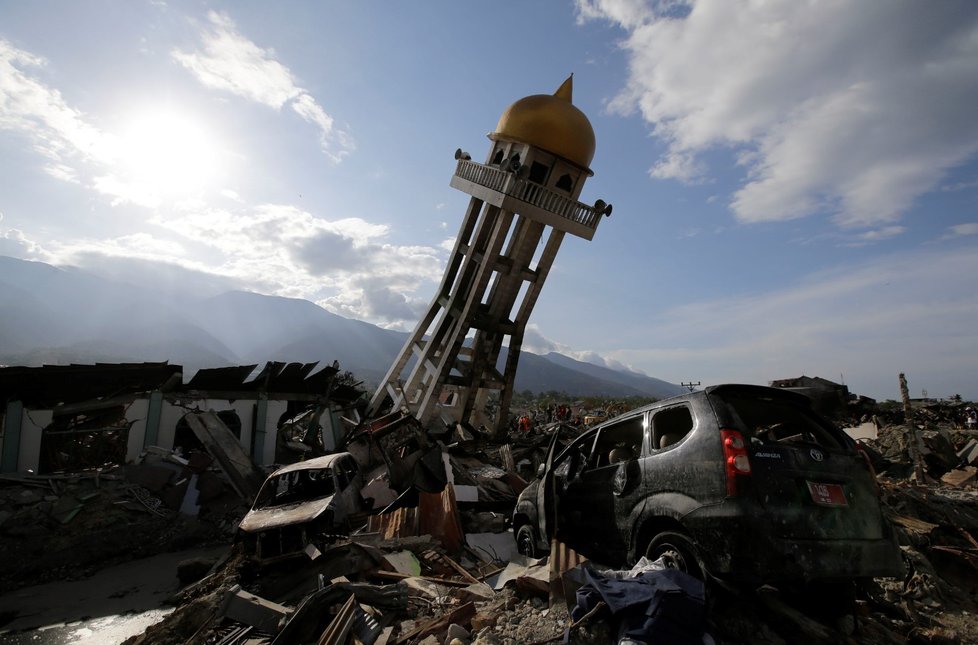 Po zemětřesení a tsunami na indonéském ostrově Sulawesi je nejméně 1650 mrtvých. (6.10.2018)