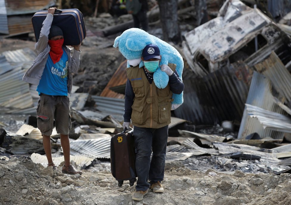 Po zemětřesení a tsunami na indonéském ostrově Sulawesi je nejméně 1650 mrtvých. (6.10.2018)