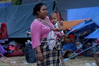 Zpustošený indonéský ostrov se znovu otřásl. Zemětřesení zabilo přes 300 lidí