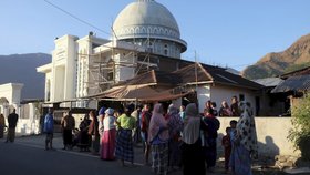 Indonésii zasáhlo silné zemětřesení, nejméně deset mrtvých.