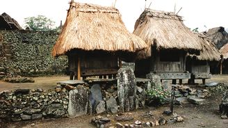 Živé skanzeny Indonésie: Návštěva tradičních vesniček na souostroví Malé Sundy