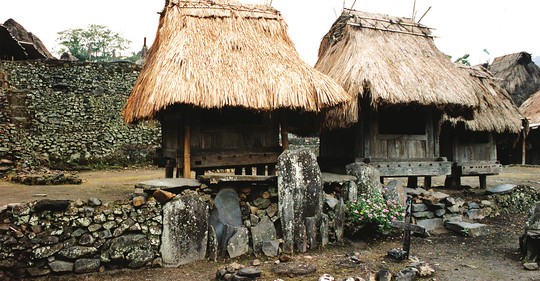 Živé skanzeny Indonésie: Návštěva tradičních vesniček na souostroví Malé Sundy