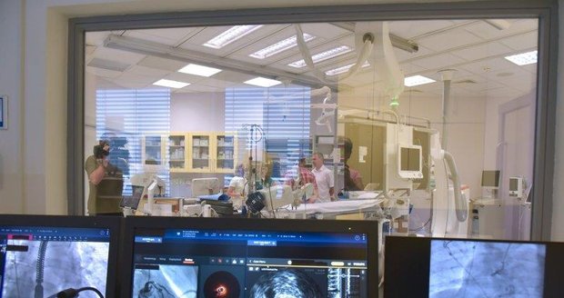 Ve FN Brno v Bohunicích otevřeli na Interní kardiologické kliniky nové angiolinky, které slouží k diagnostice a pokročilé katétrové léčbě pacientů se závažnými kardiovaskulárními chorobami.
