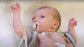 Lékaři z Motola zachránili život novorozenému chlapečkovi, který prodělal infarkt