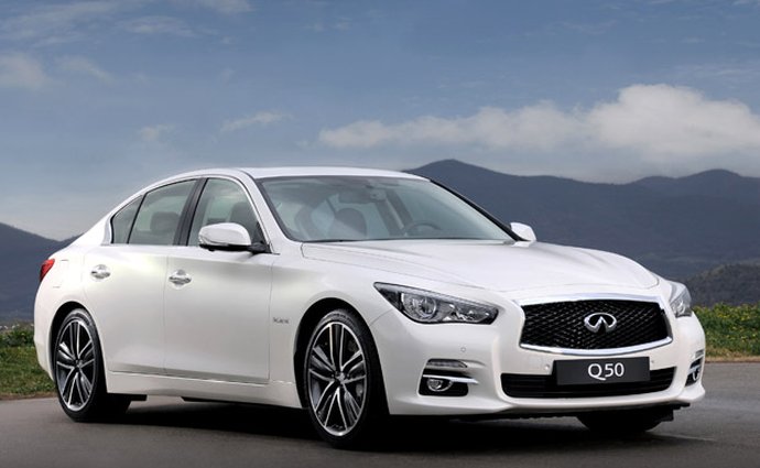 Infiniti Q50: Sportovní sedan s motorem Mercedes stojí 861 tisíc Kč