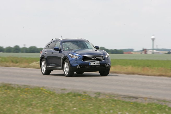 Infiniti FX50 S Premium a FX30d GT Premium