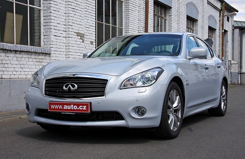 Infiniti M