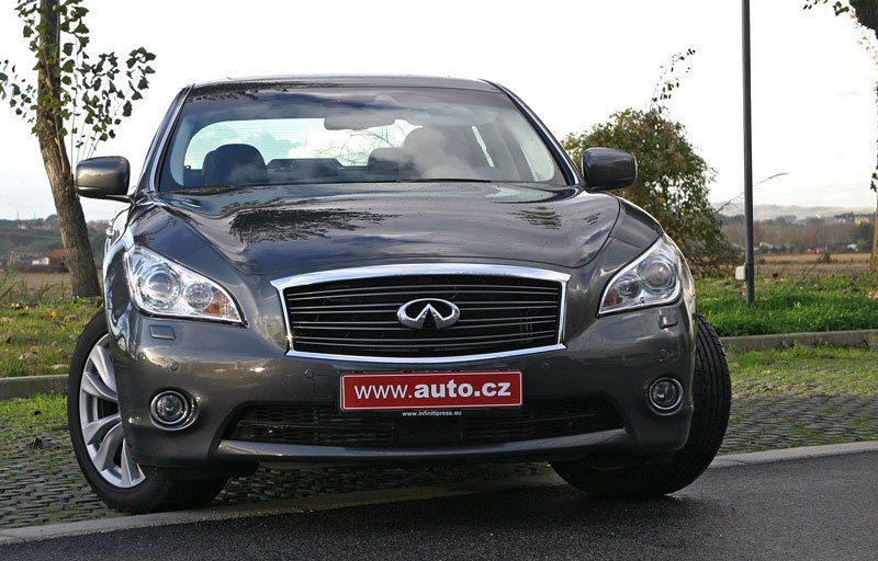 Infiniti M