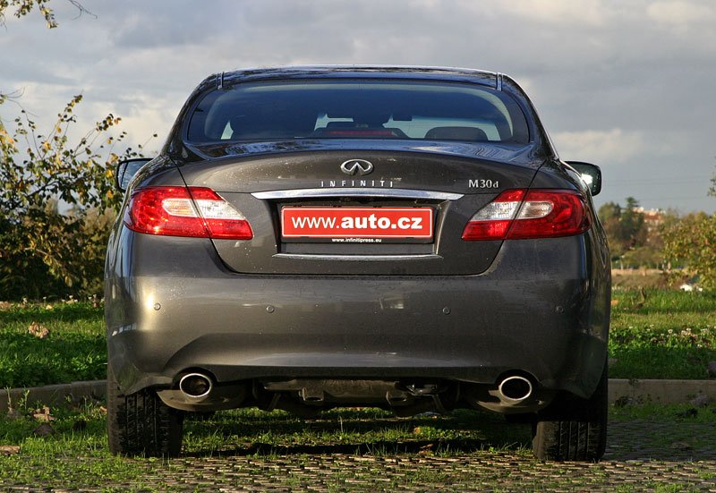 Infiniti M