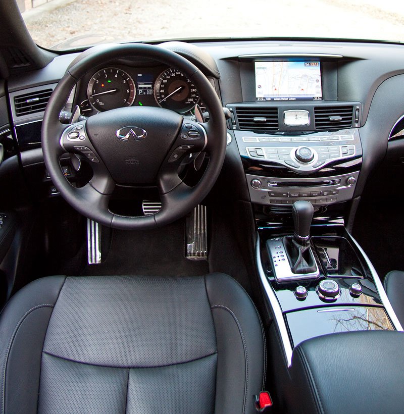 Infiniti M