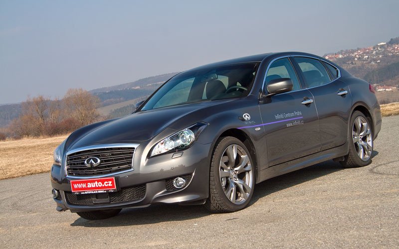 Infiniti M