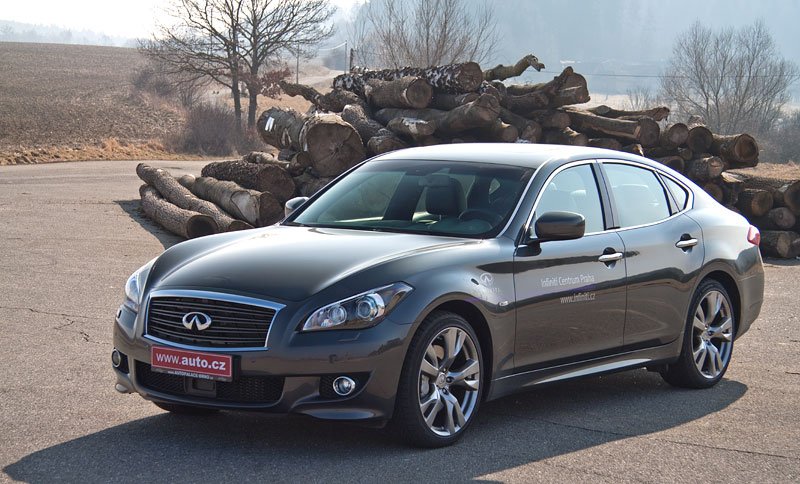 Infiniti M