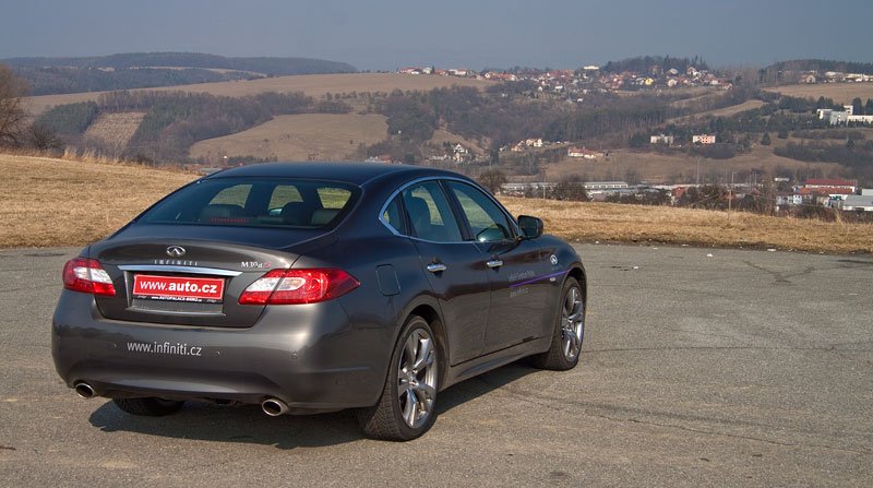 Infiniti M