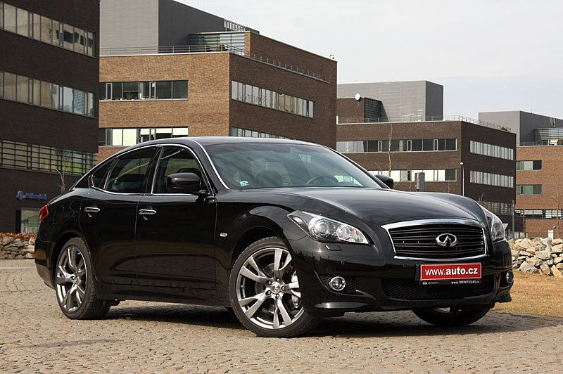 Infiniti M