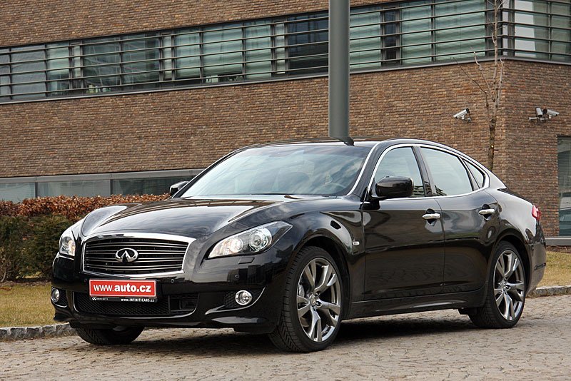 Infiniti M