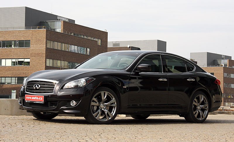 Infiniti M