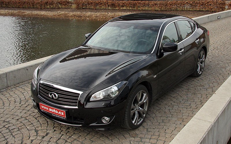 Infiniti M