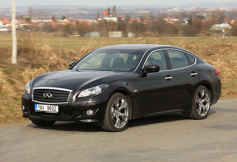 Infiniti M