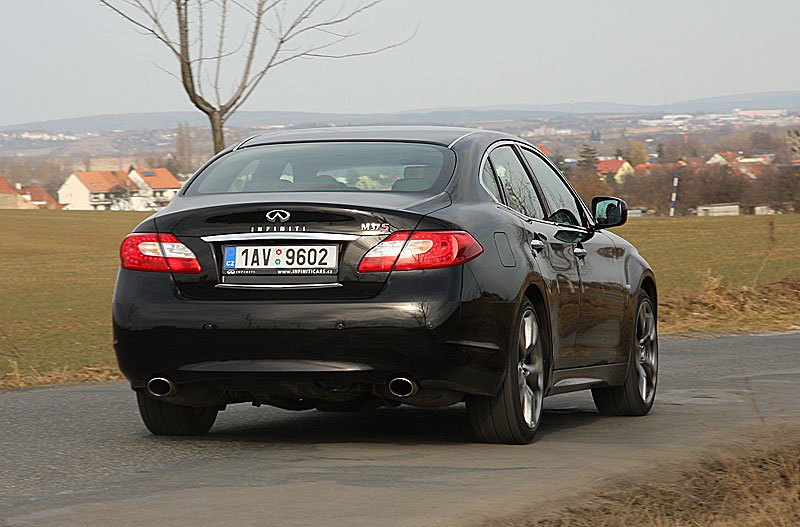 Infiniti M