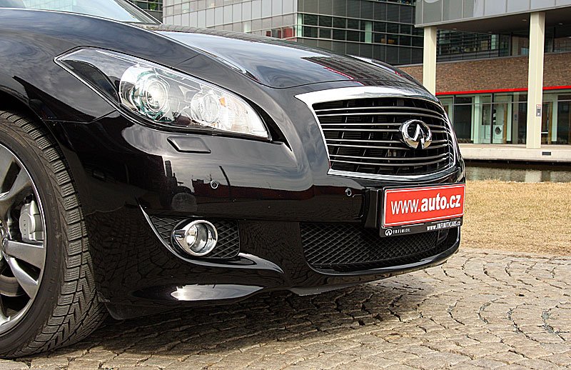 Infiniti M