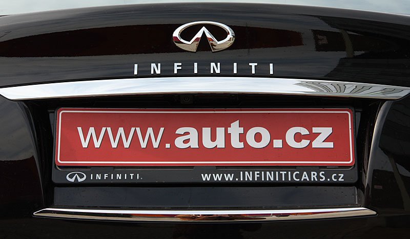 Infiniti M