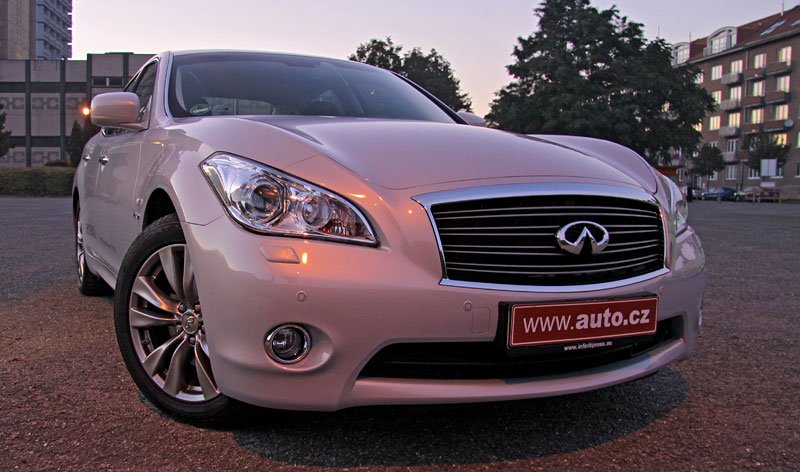 Infiniti M