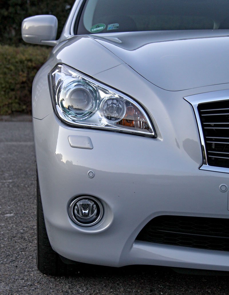 Infiniti M