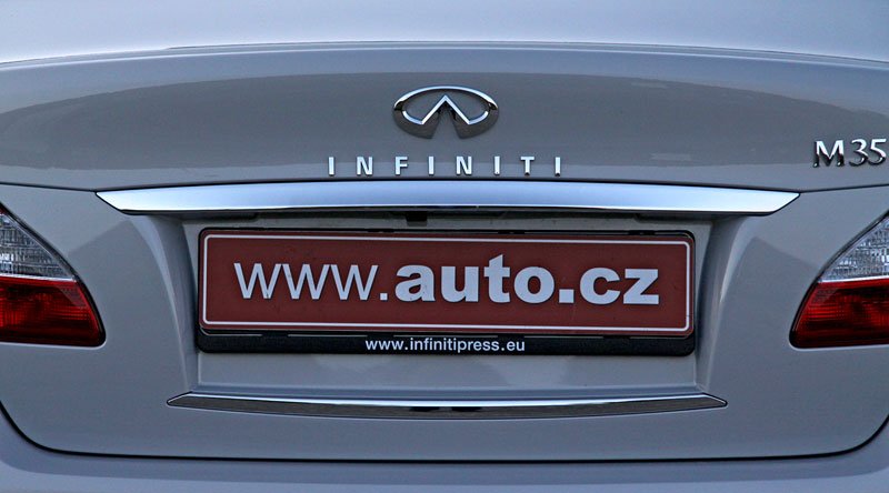 Infiniti M