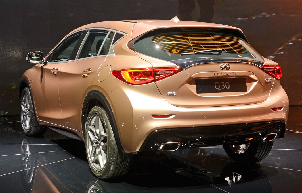 infiniti video frankfurt2015 nizsistredni crossover redakcnivideo