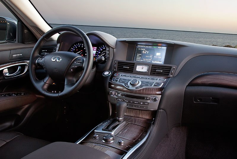 Infiniti M