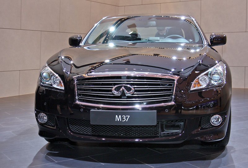 Infiniti M