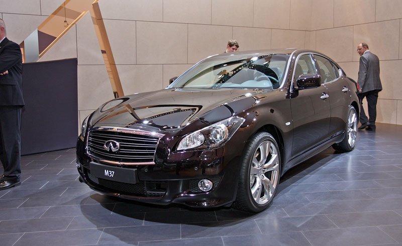 Infiniti M