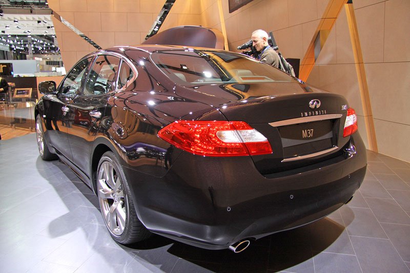 Infiniti M