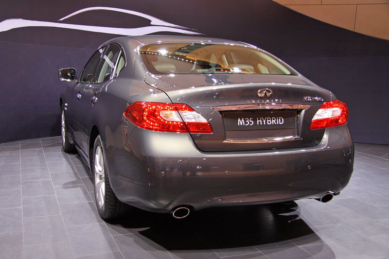 Infiniti M