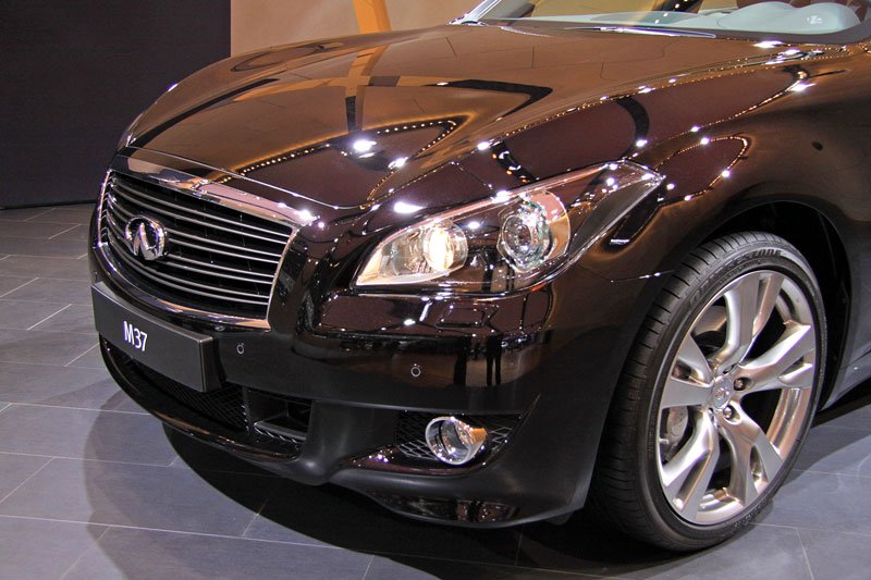 Infiniti M